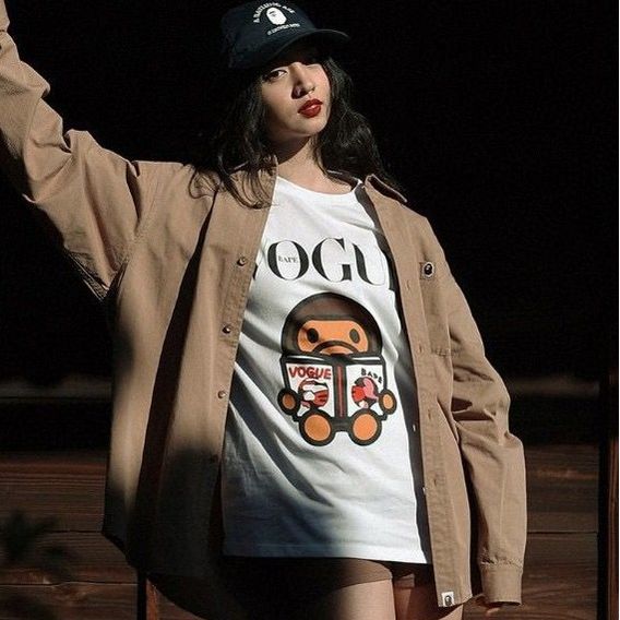 $128件。2件起$120件。Bape x Vogue 木村光希代言 T-shirt