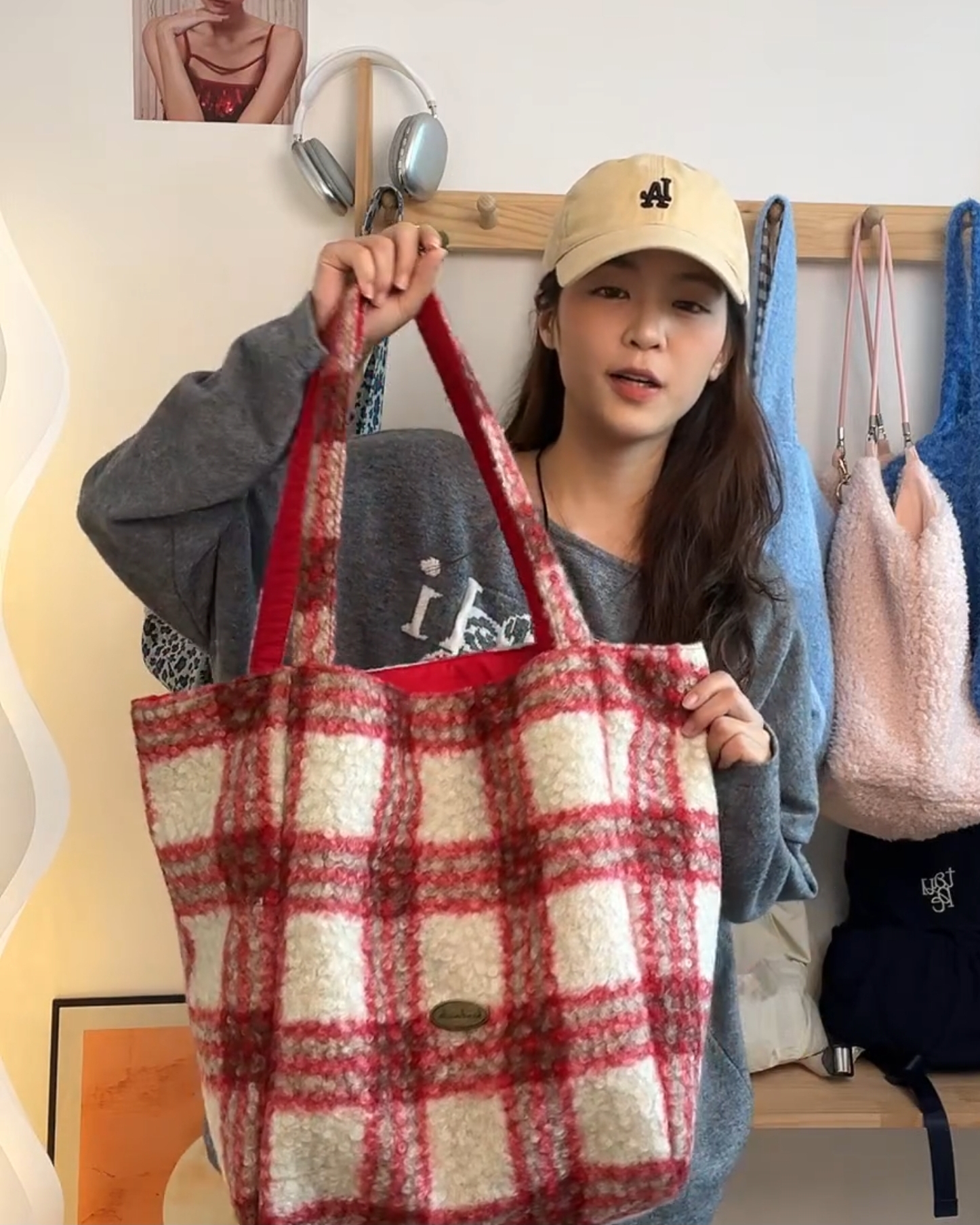 $68只。2只起$60只。多色选择📣✨新款冬日暖笠笠绒面大Tote Bag｜双面用款！✨📣