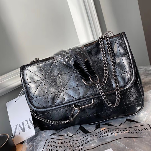 現貨$110/1Zara 黑色銀鍊皮手袋👜