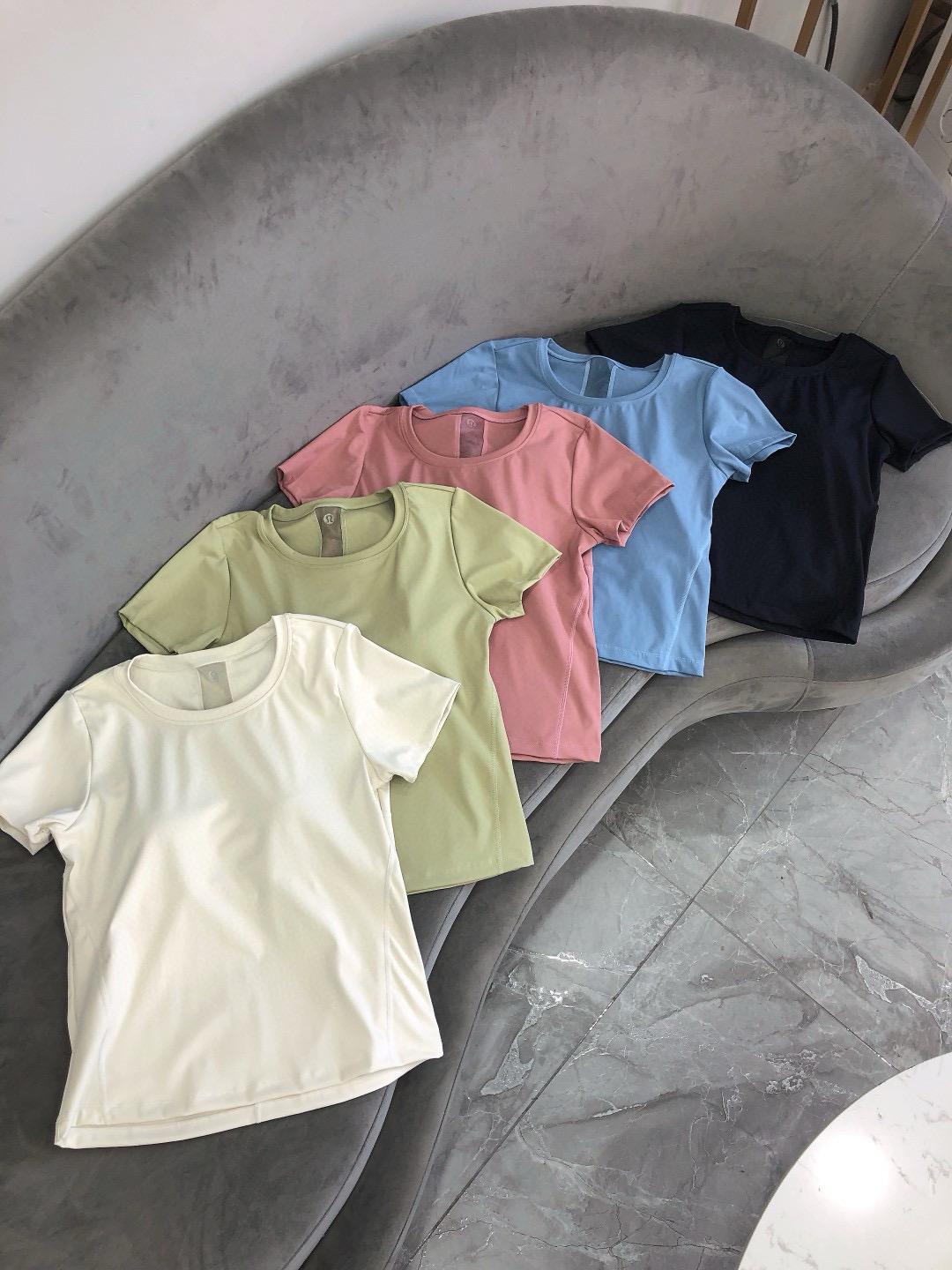 $155件。2件起$145件。lululemon丨All It Takes 收腰拼网短袖