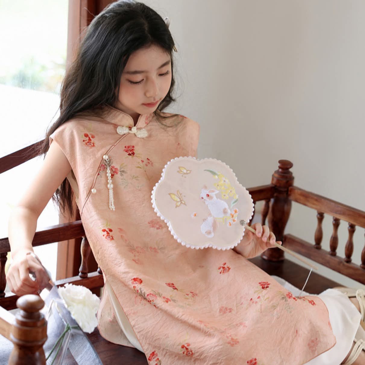 女童背心旗袍連身裙 3色選擇。$98件。2件起$88件。