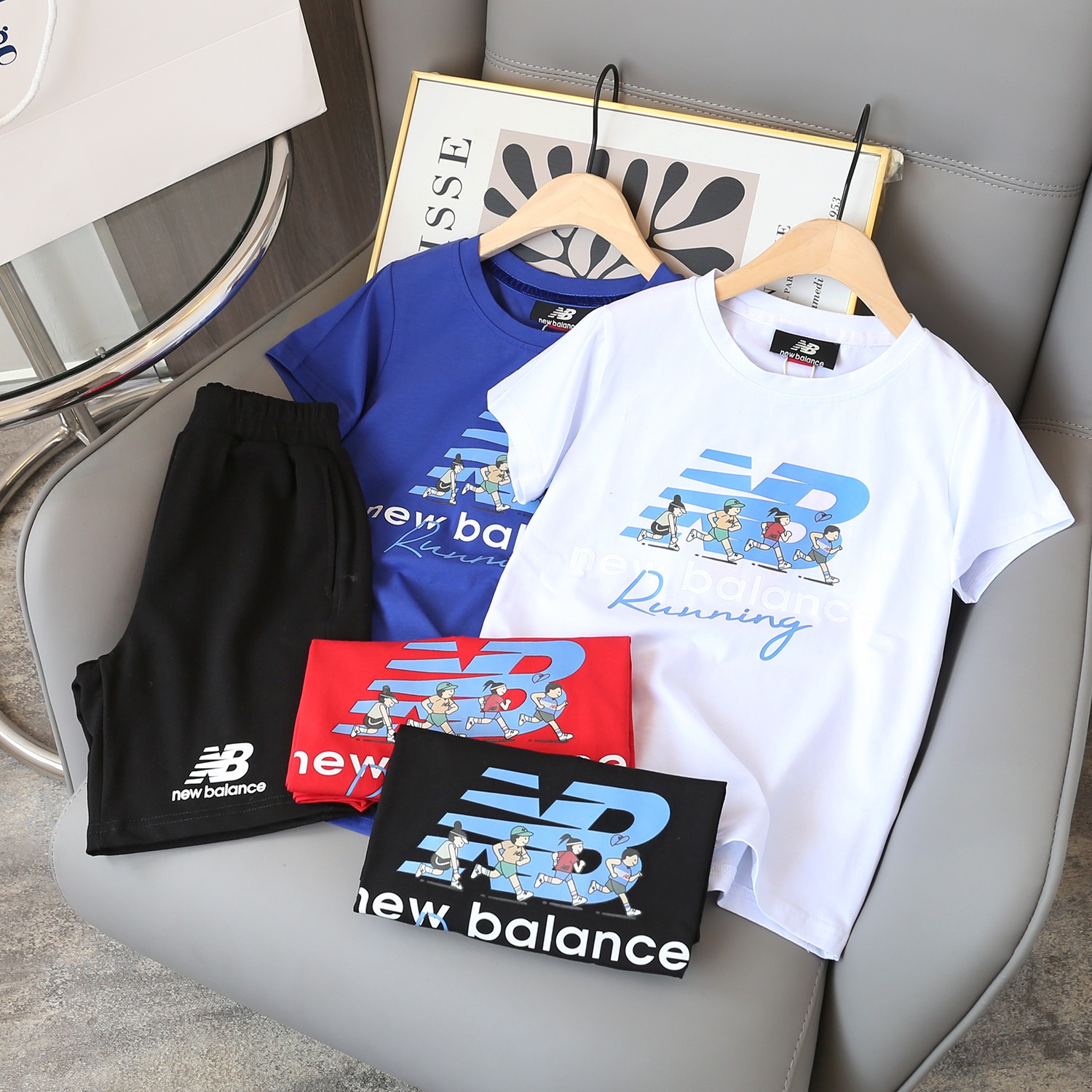 $ 128套。2套起$118套。 New Balance（NB）中大童短袖短褲套裝