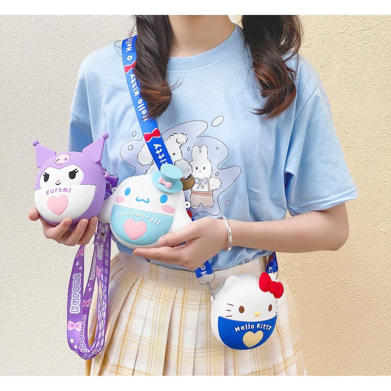 $6O/1。2件起$55/1。可混。Sanrio 卡通公仔造型立體斜揹小袋
