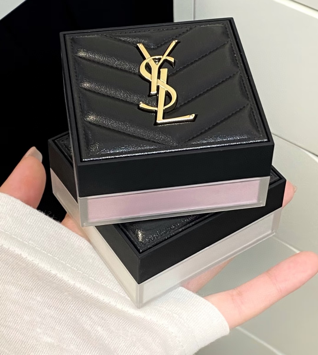 $420盒。2盒起$ 410盒。香港專櫃 Ysl限量新品皮革散粉01/04