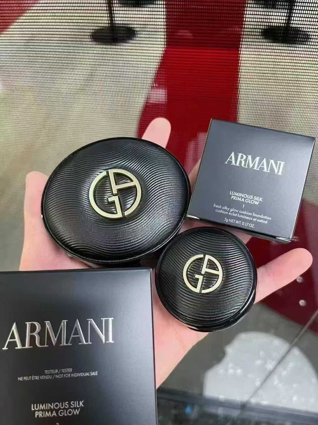 【香港专柜】$360盒。2盒起$350盒。新品Armani阿瑪尼黑奢气墊14g #1 / #2