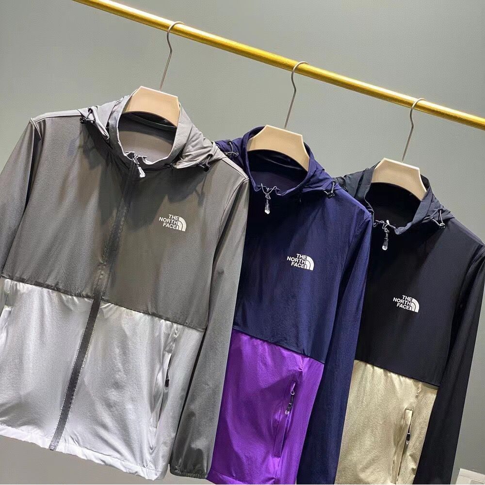 $178件。2件起$168件。The North Face超薄防曬連帽拉鍊防風外套
