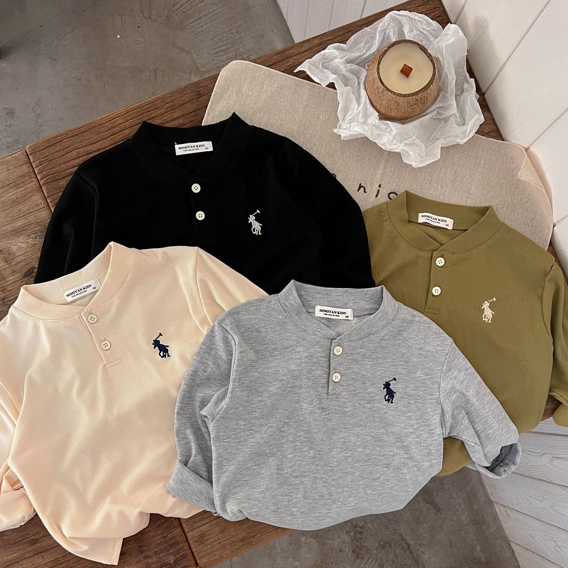 $88件。2件$160。韩版小马刺绣打底衫