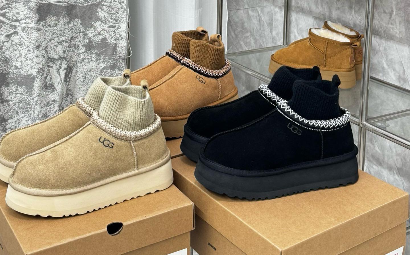 Ugg 民族風毛線厚底雪靴.$268對。2對起$258對。