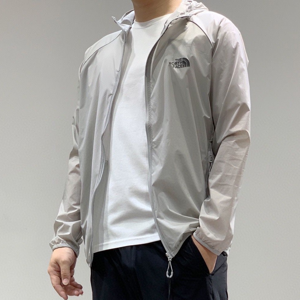 $188件。2件起$18O件。The North Face 户外男士輕薄外套防水衣