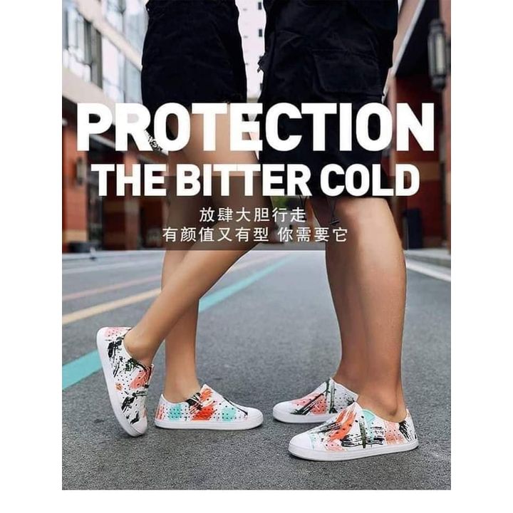 $6O對。2對起$55對。塗鴉情侶洞洞包鞋