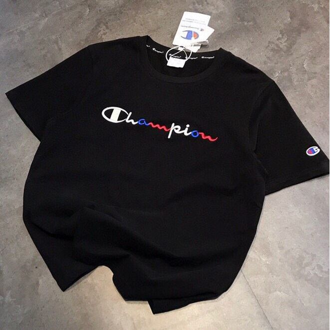 $128件。2件起$118件。Champion 经典漸变立体刺绣T恤