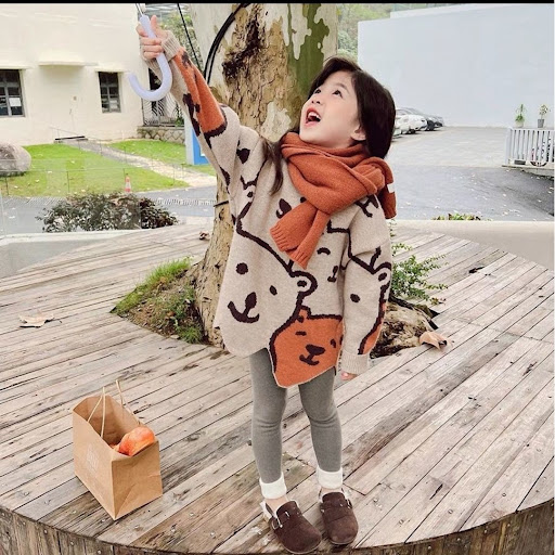 一件小熊🐻毛衣+圍巾🧣
