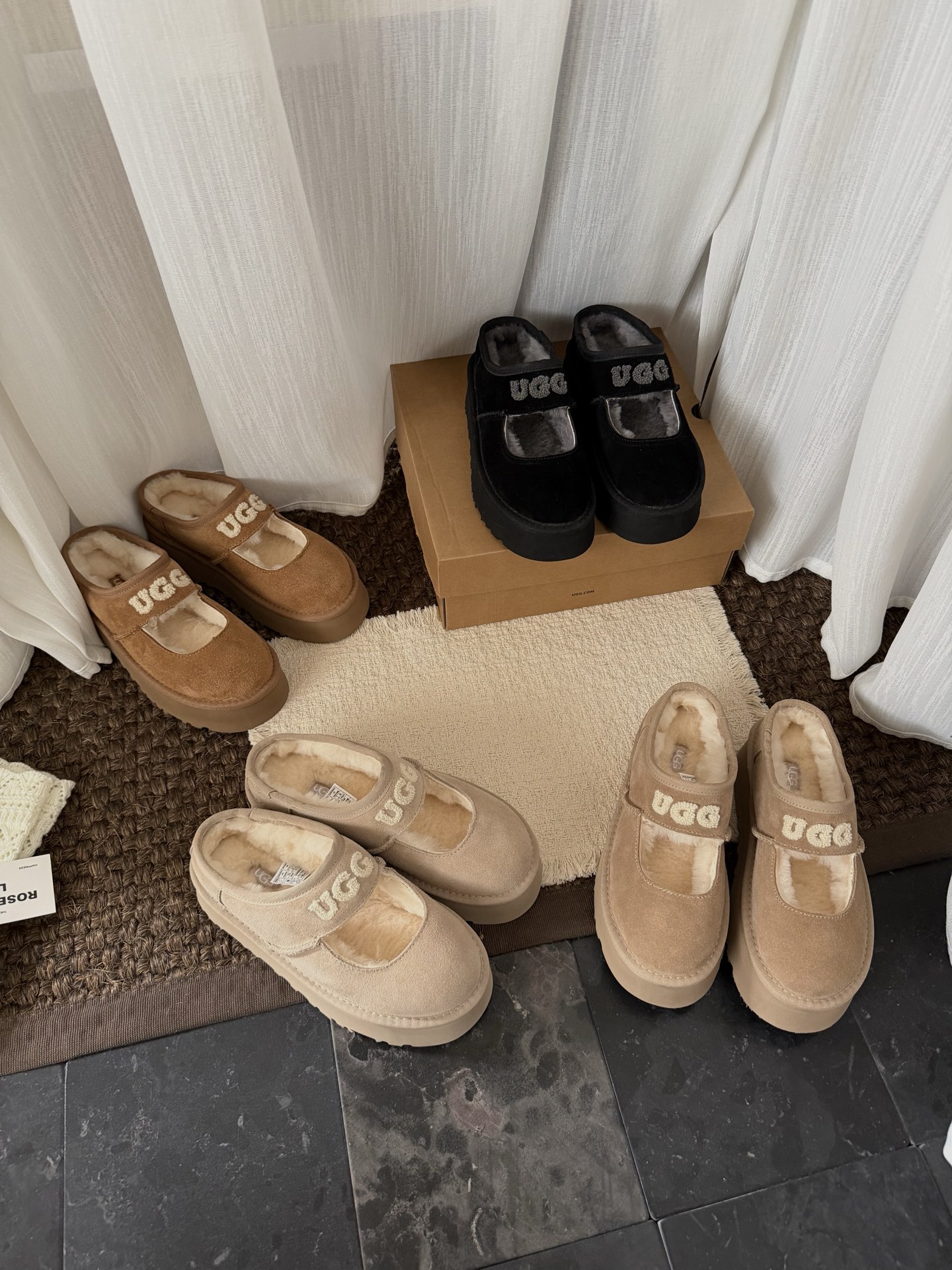 UGG 羊毛袋鼠勃肯全包鞋 $420對。