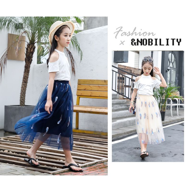 100至140cm$90/1。150至165cm$108/1。韓版女童羽毛刺綉配紗綱公主纱裙。